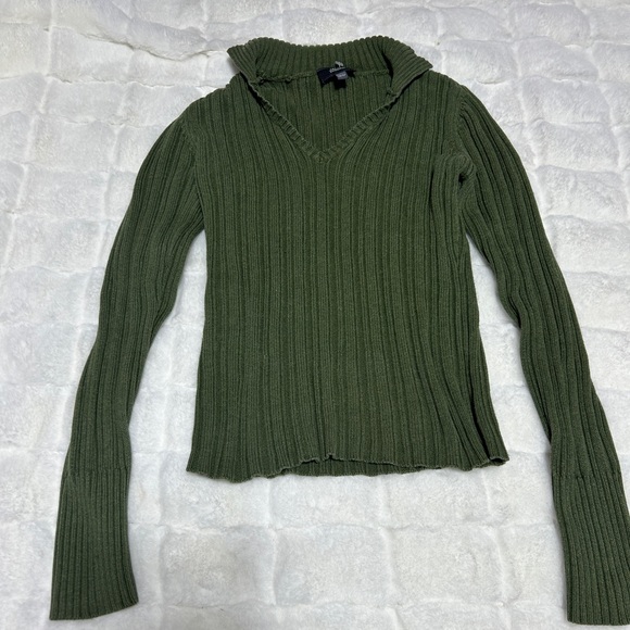 Green Ribbed V-Neck Sweater - Picture 2 of 2